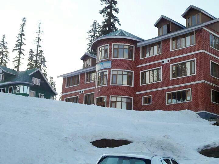 Fluorescence Hotel And Restaurant Gulmarg Bagian luar foto